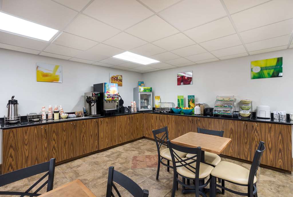 Quality Inn & Suites Monterey I 40 - photo 32