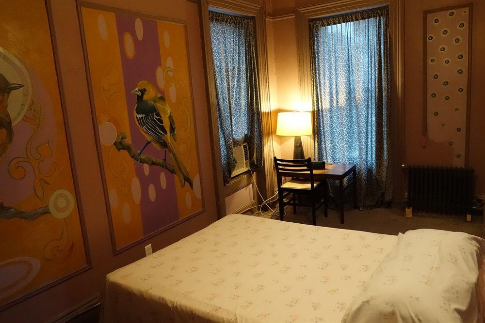 Carlton Arms Hotel - photo 19