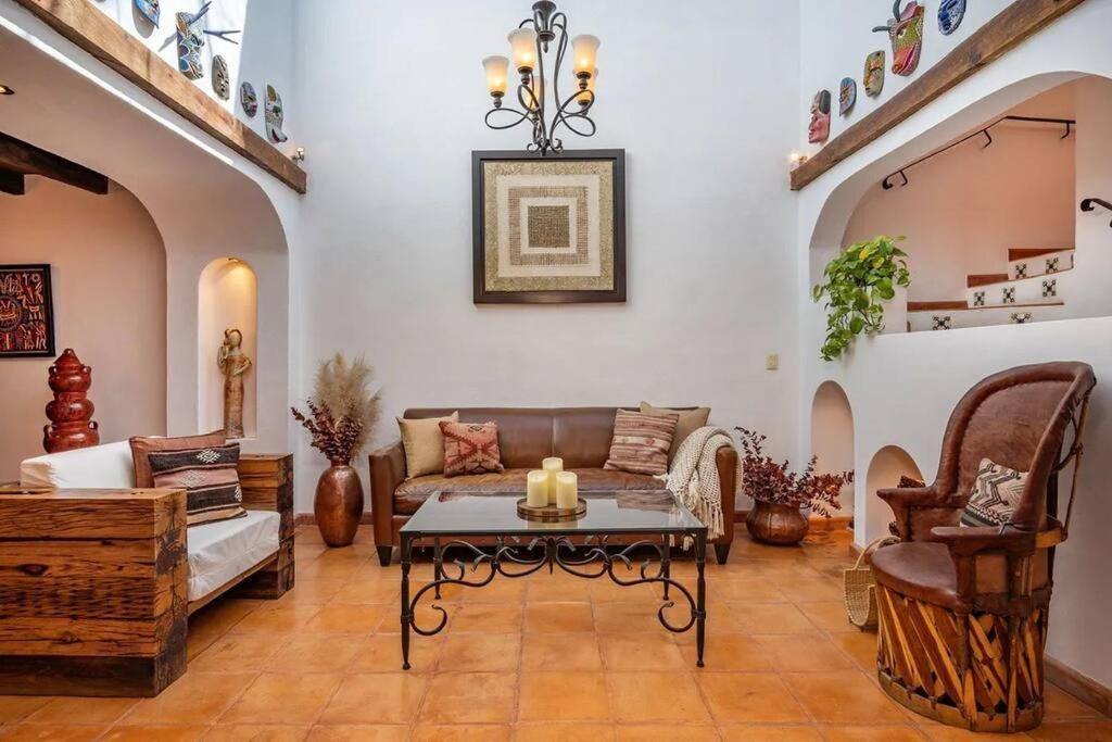 Casa Mona Lisa a short level walk to the cathedral — 4-Star Luxury Hotel in San Miguel De Allende, Mexico