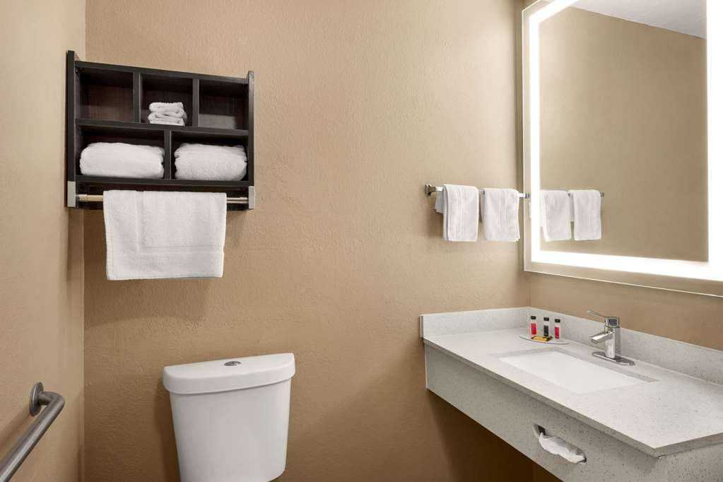Super 8 by Wyndham Brookhaven - photo 25