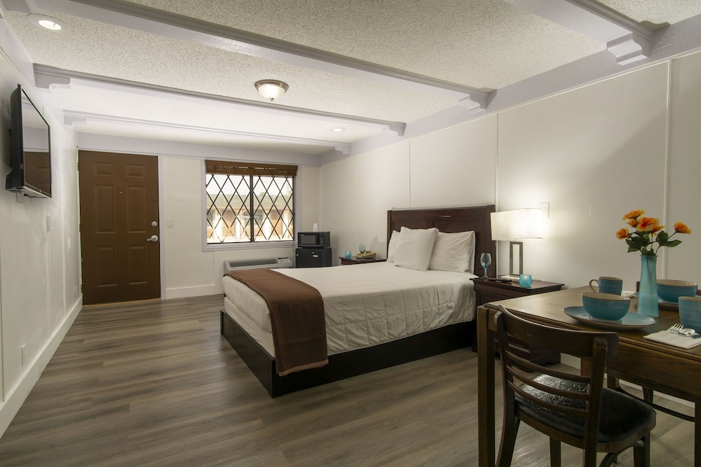 Spinnaker Inn of Naples - photo 7