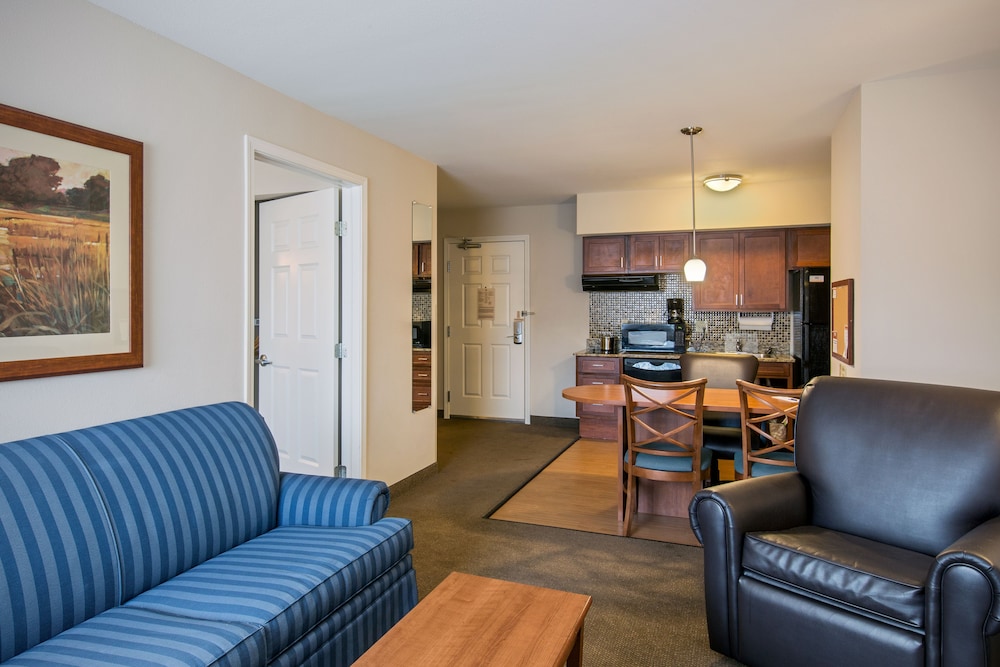 Candlewood Suites Pittsburgh Cranberry by IHG - photo 9