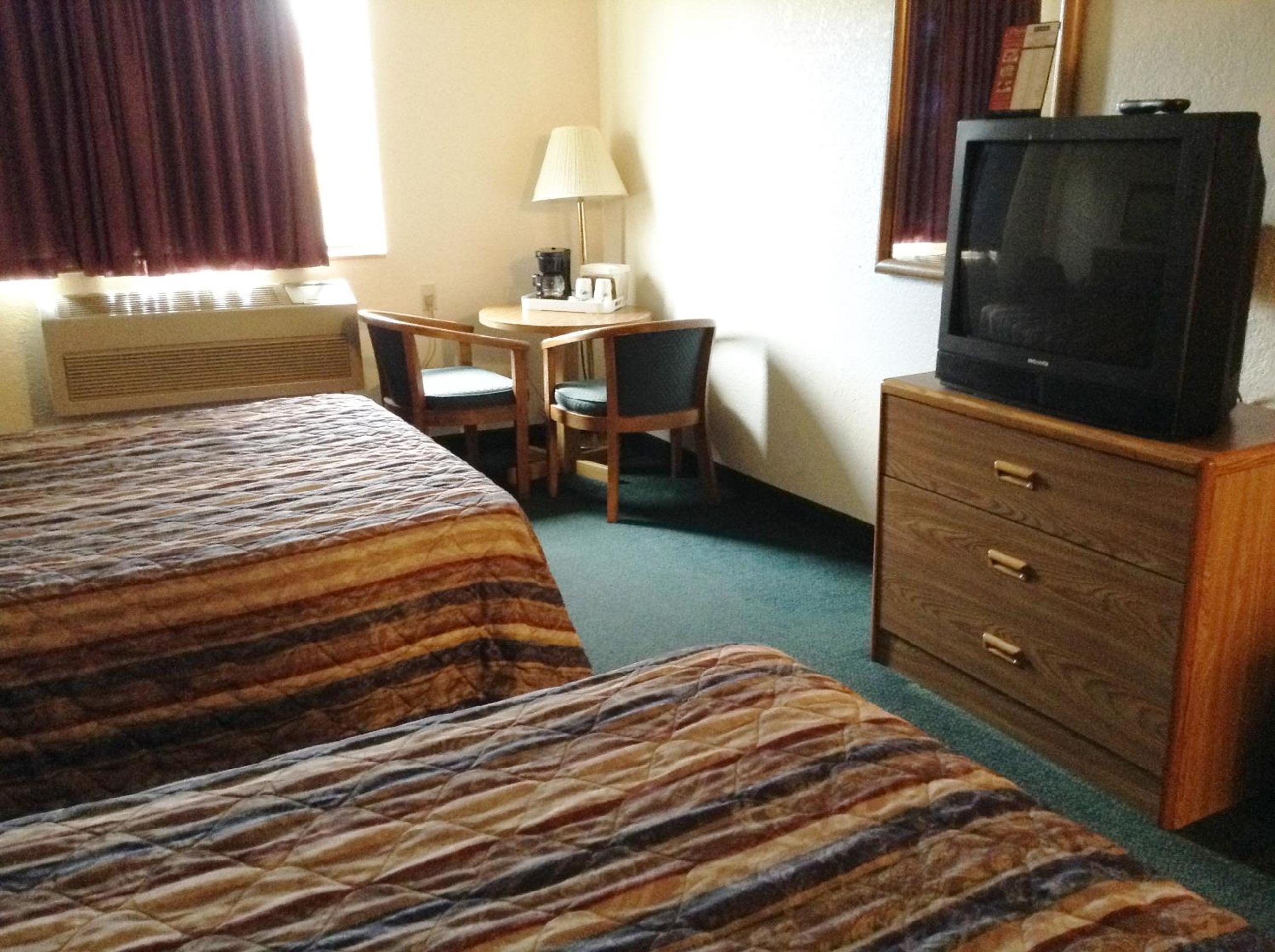 Travelodge by Wyndham Hudsonville - photo 21