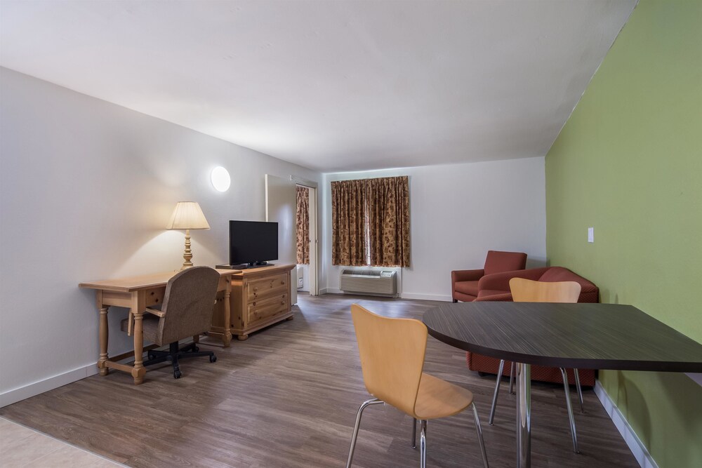 Motel6 Oriskany NY - photo 27