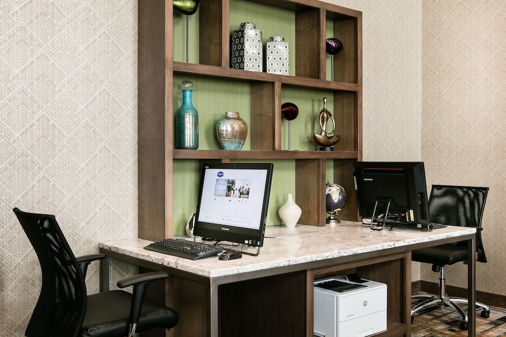 Hampton Inn & Suites Mason City - photo 32