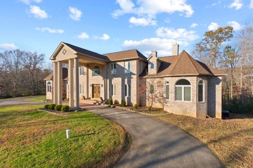 Luxury Mansion near WashingtonDC BnB — 4-Star Luxury Hotel in Brandywine, United States