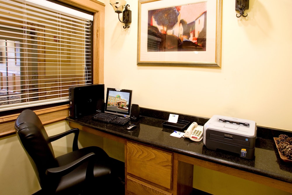 Holiday Inn Express and Suites Jourdanton Pleasant - photo 18