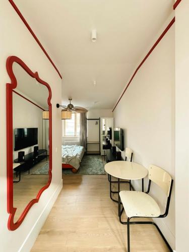 Chic Studio near Fabrika By Wehost