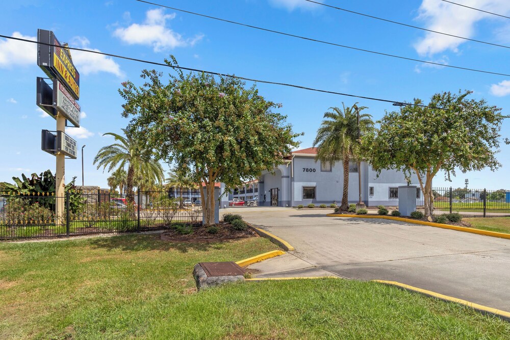 Express Inn and Suites - photo 45