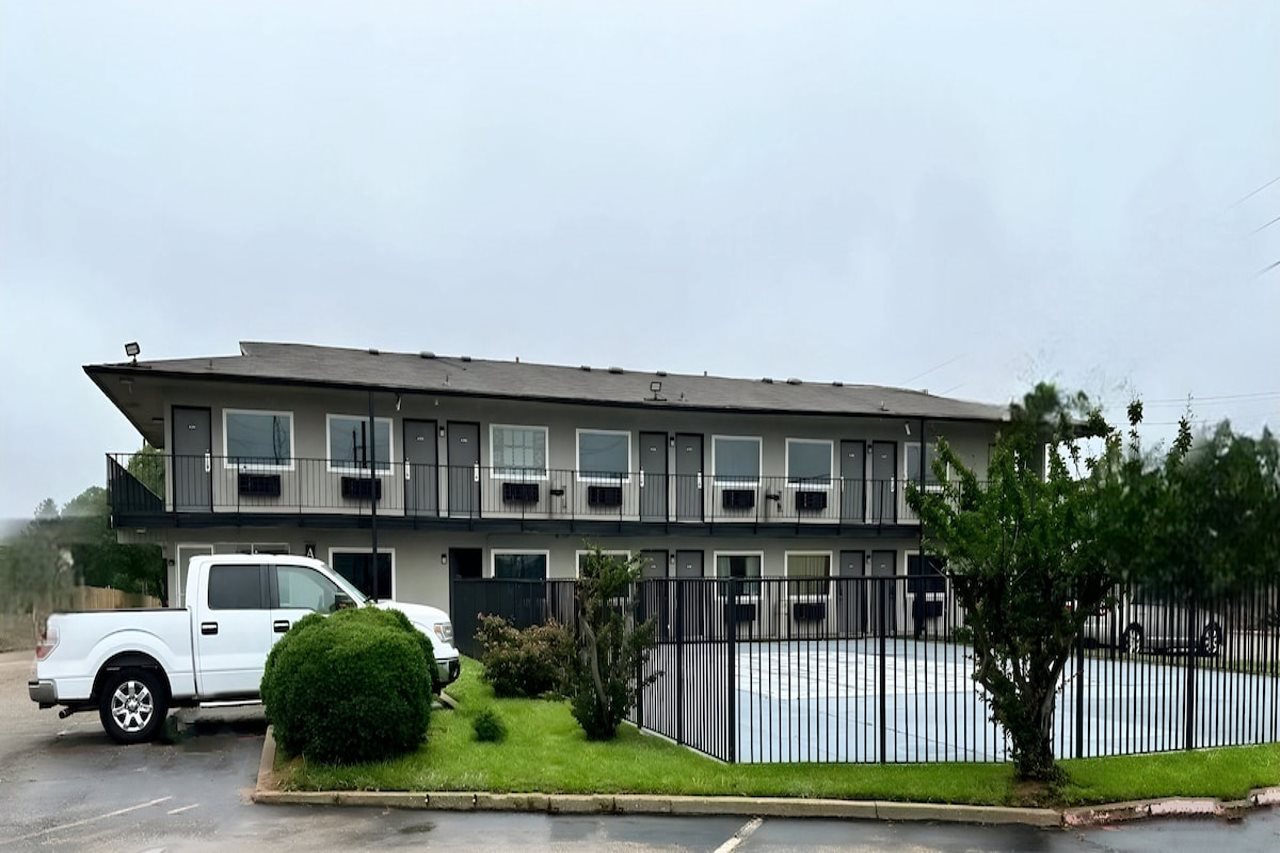 Studio City Suites a Travelodge by Wyndham - featured photo