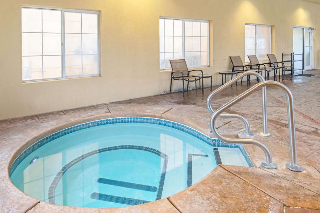 La Quinta Inn & Suites by Wyndham Lawton Fort Sill - photo 8