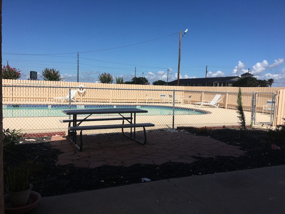 Chaparral Motel - photo 26
