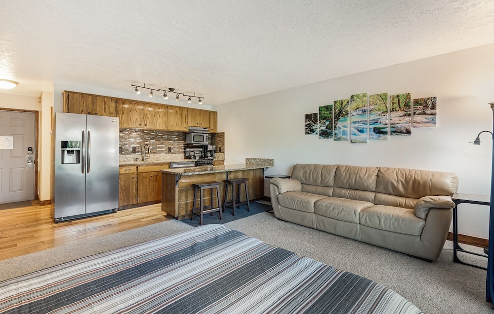 Bend Riverside Inn & Suites - photo 104