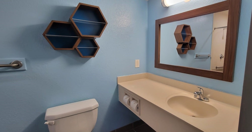HomeTowne Studios Egg Harbor Atlantic City Airport - photo 12