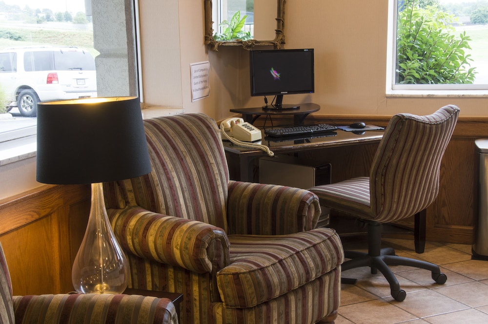 Lamplighter Inn & Suites North - photo 37