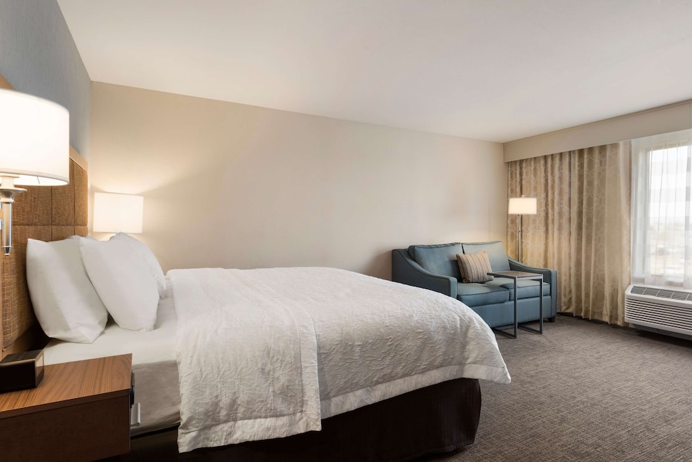 Hampton Inn Lincoln Airport - photo 8