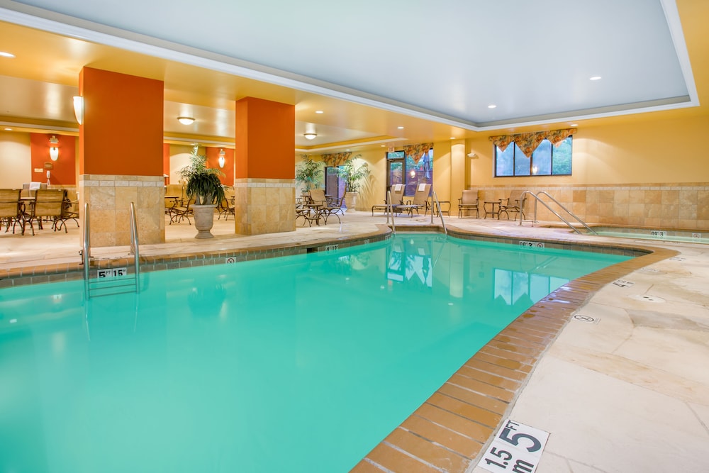 Holiday Inn Express & Suites Bloomington by IHG - photo 22