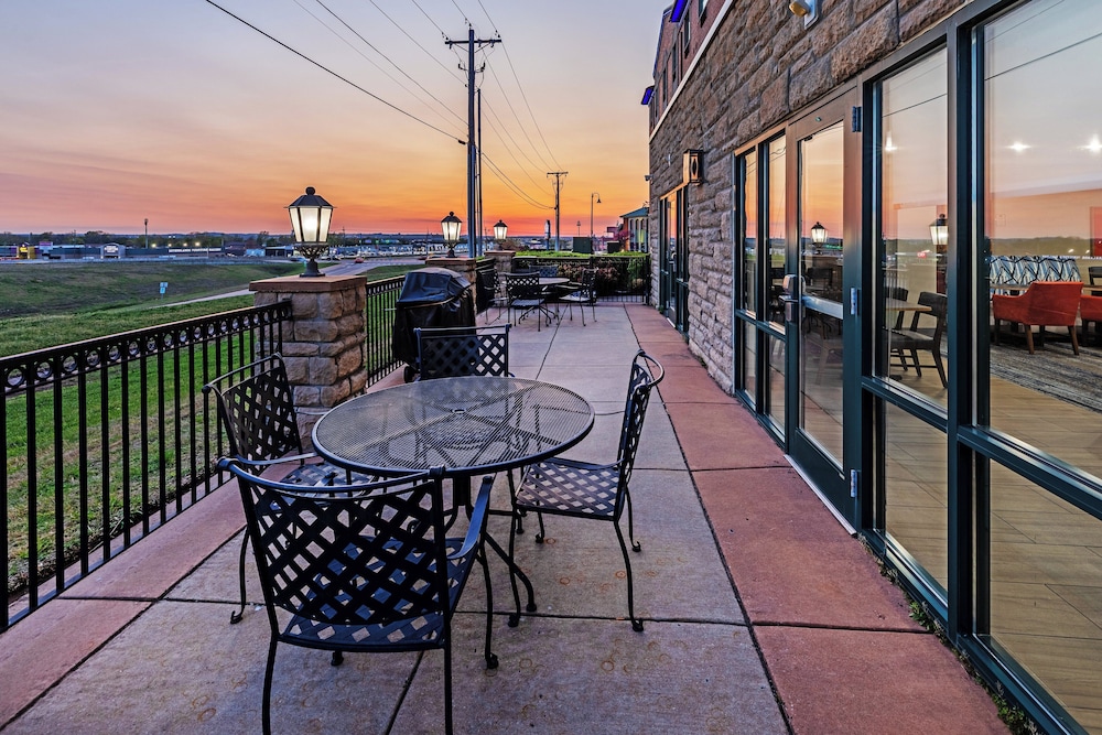 Holiday Inn Express & Suites Tulsa S Broken Arrow Hwy 51 by IHG - photo 46