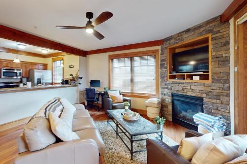 Luminous Pine Hideaway — 4-Star Luxury Hotel in Boone, United States