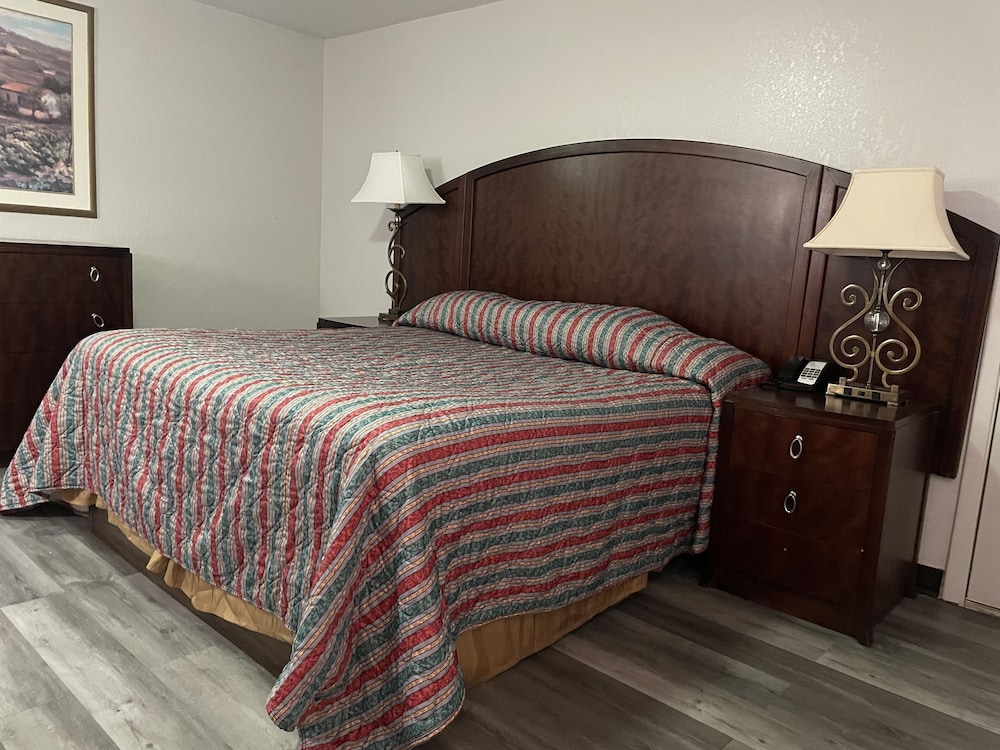 Travelodge by Wyndham Farmington Hwy 64 - photo 17
