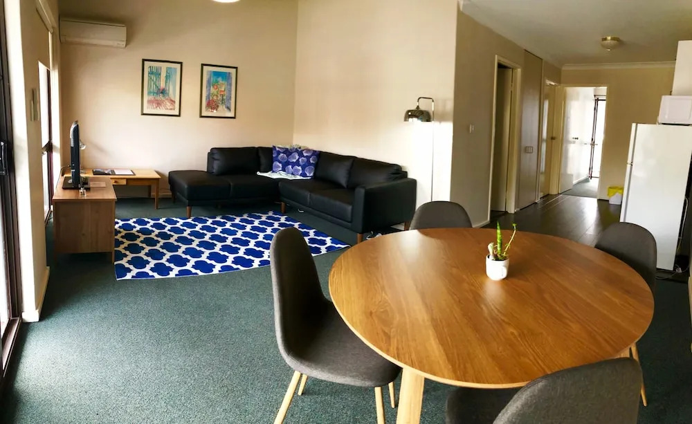 Beach Stay Scarborough Bonus Single Bed Pool with Slide — 4-Star Luxury Hotel in Perth, Australia