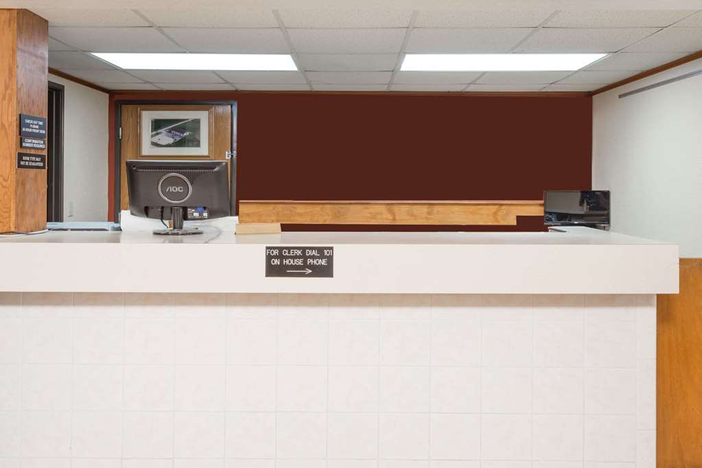 Super 8 by Wyndham Dixon - photo 2