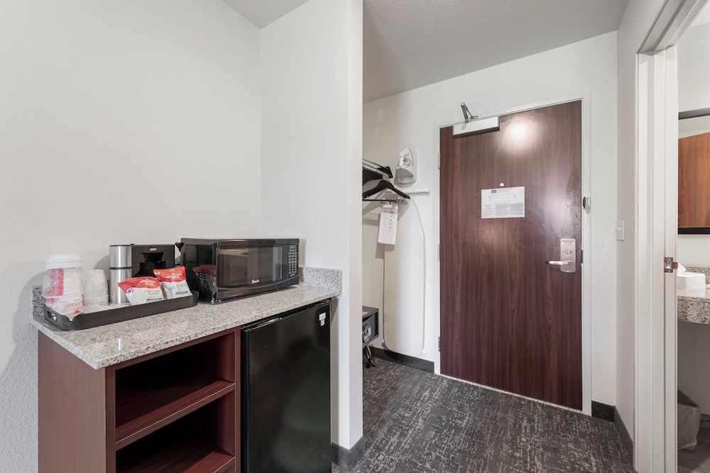 Cobblestone Hotel & Suites Urbana - photo 40
