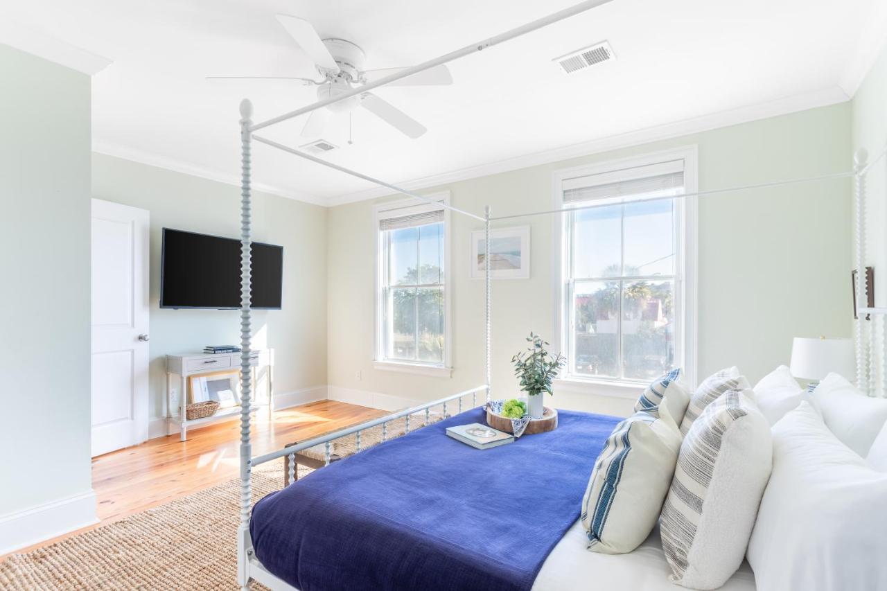 Sea Shell by Avantstay Breezy Beachside Getaway w Rooftop Deck & 6 BRs - photo 13