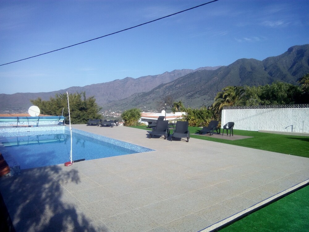 Los Guanches Bungalows — 4-Star Luxury Hotel in El Paso, Spain