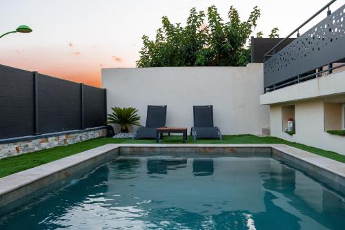 Grande Villa cosy avec piscine sauna & jacuzzi — 4-Star Luxury Hotel in Juvignac, France