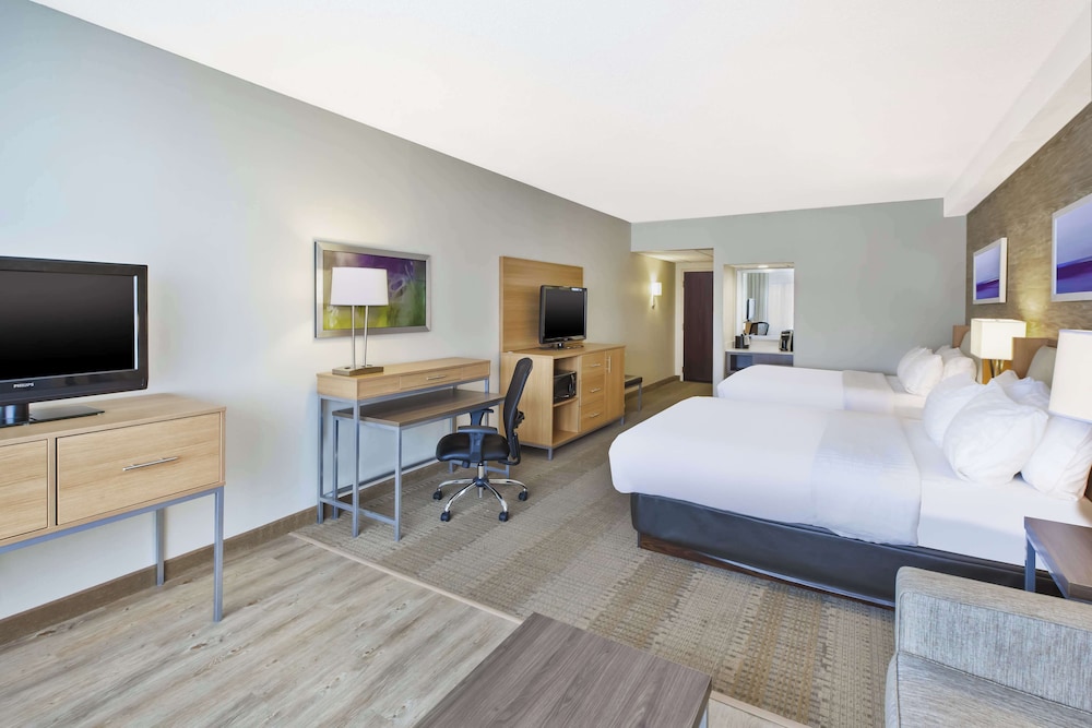DoubleTree by Hilton Rapid City Downtown Convention Center - photo 9
