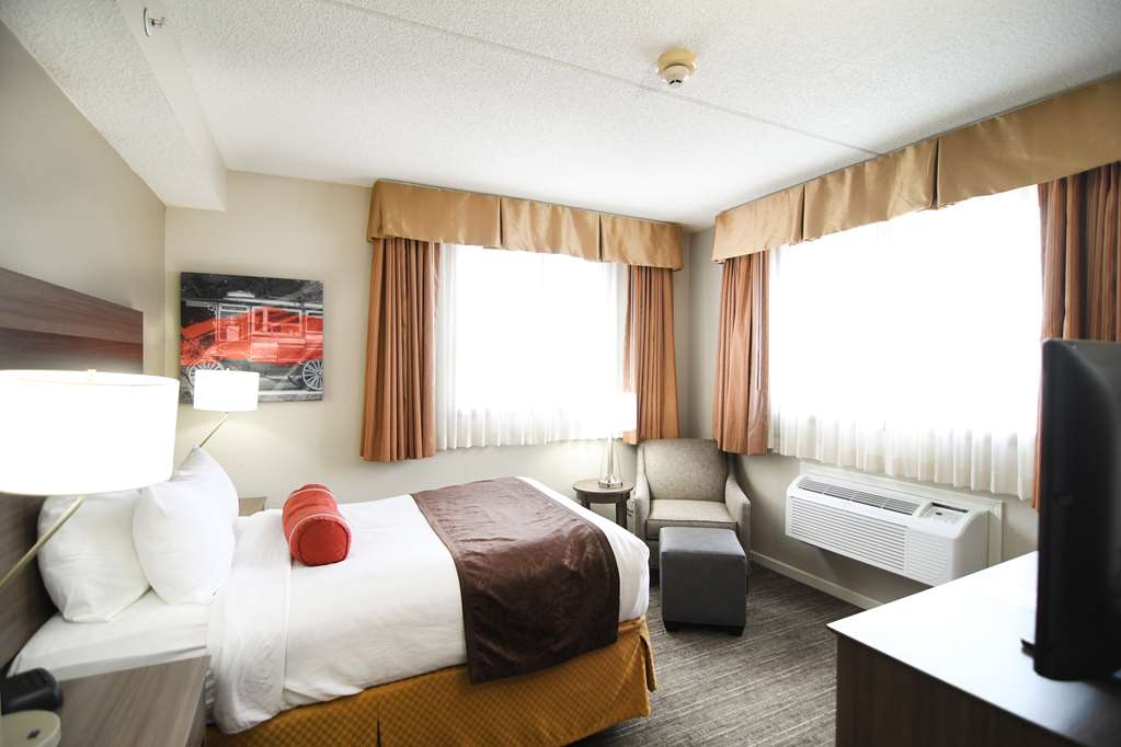Best Western Plus Sandusky Hotel & Suites - photo 20