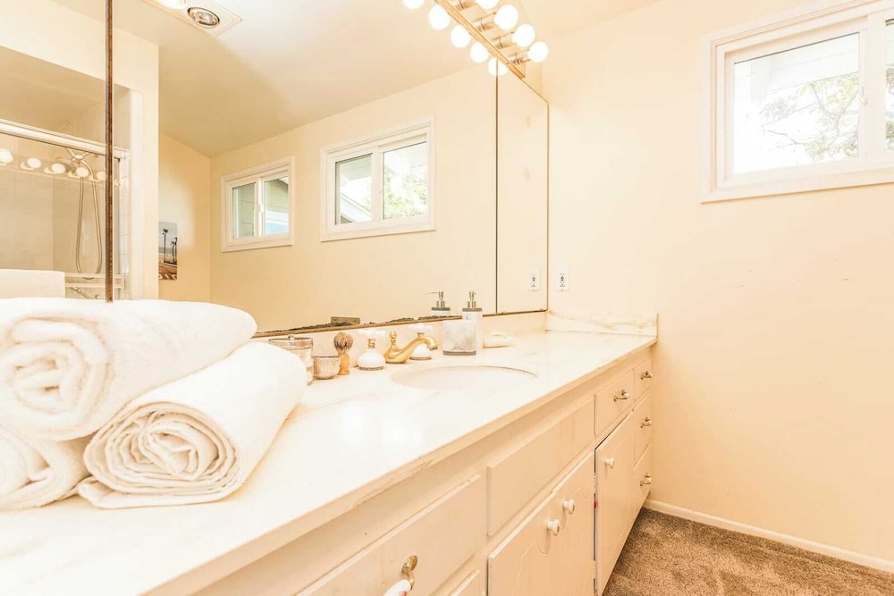 Oak Hills by Avantstay Panoramic View Pool Spa - photo 13