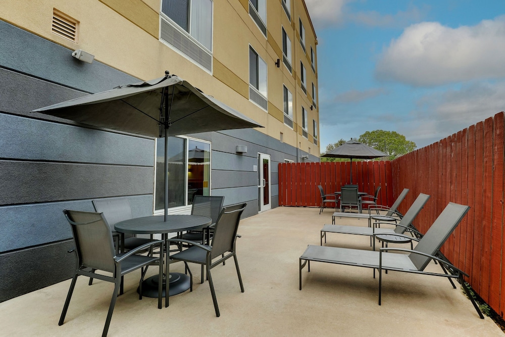 Fairfield Inn & Suites Hutchinson - photo 31