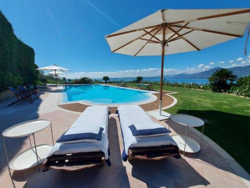 Mini Di Lusso Con Piscina in Torri Del Benaco, Italy