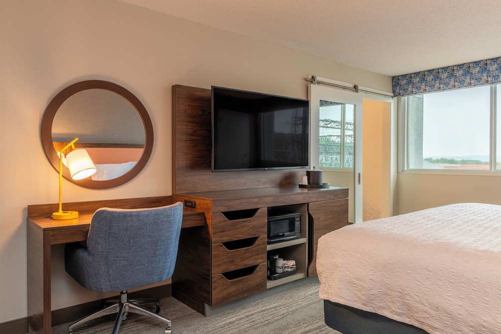 Hampton Inn by Hilton Manchester - photo 13