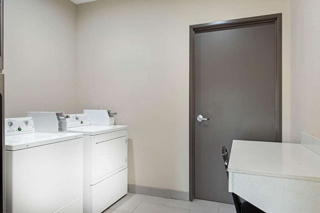 La Quinta Inn & Suites by Wyndham Lake Charles Westlake - photo 28