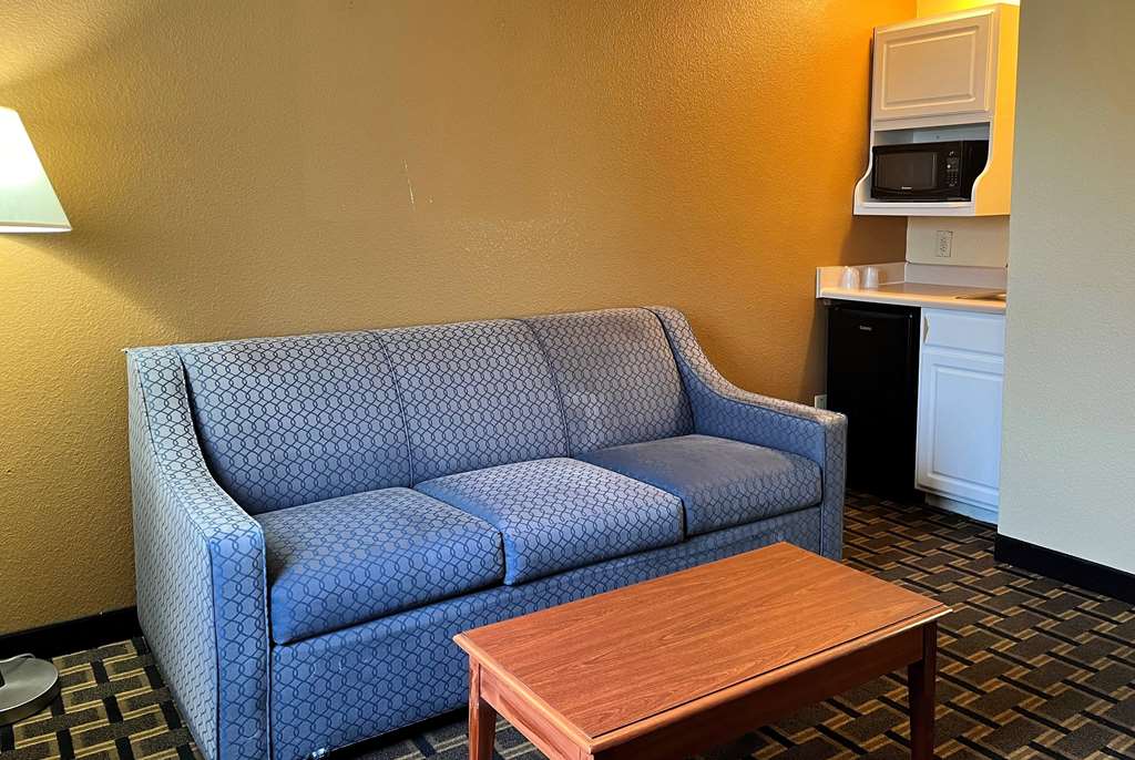 Super 8 by Wyndham Indianapolis NE Castleton Area - photo 23