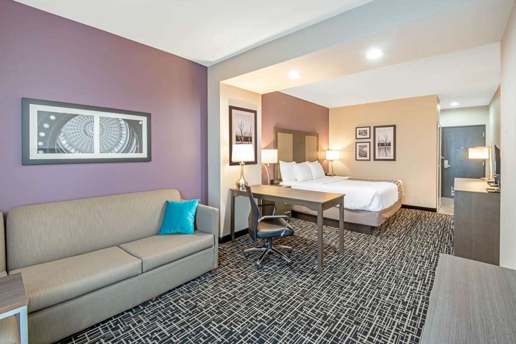 La Quinta Inn & Suites by Wyndham Weatherford OK - photo 22