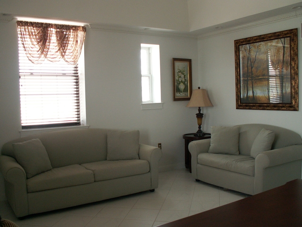 The Flanders Hotel - photo 8