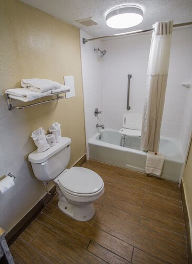 Days Inn by Wyndham Fort Walton Beach - photo 19