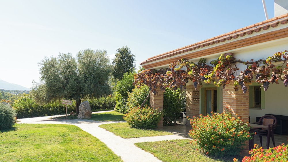 HOTEL Essenza di Mirto in La Caletta, Italy