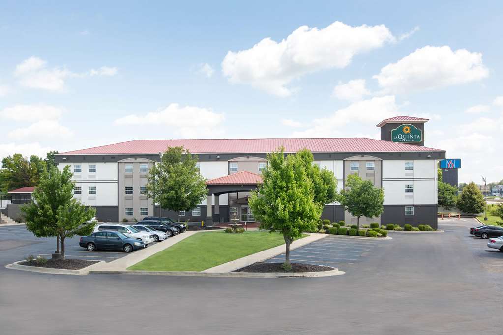 La Quinta Inn & Suites by Wyndham Blue Springs - photo 7