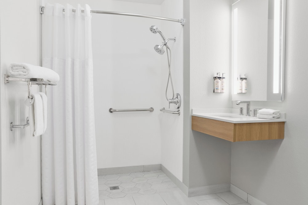 Staybridge Suites Downtown Peoria by IHG - photo 17
