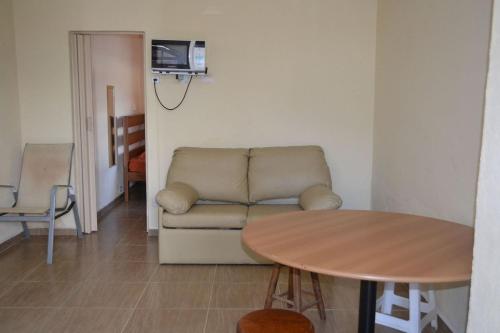 0001.09 Maranduba Chalé Térreo 1 Dormitório 6 Pessoas 2 Quadras Do Mar Piscina Wi Fi in Ubatuba, Brasil