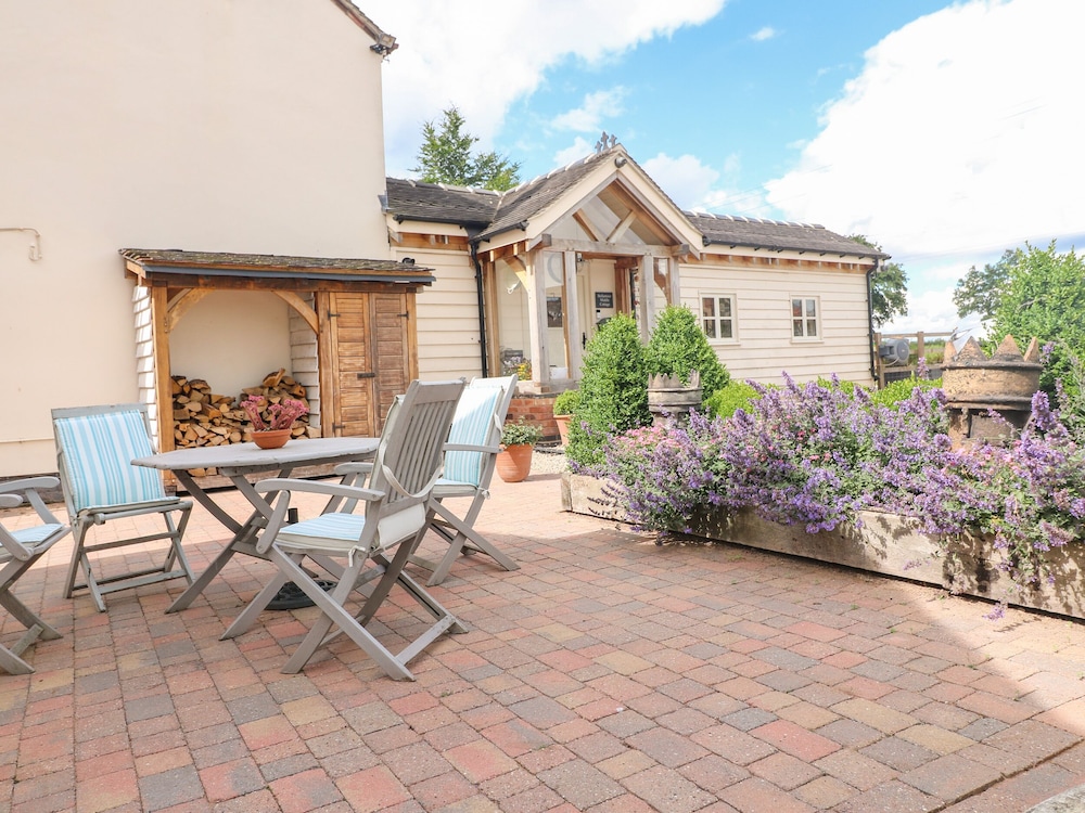Bellamour End Cottage — 4-Star Luxury Hotel in Lichfield, United Kingdom