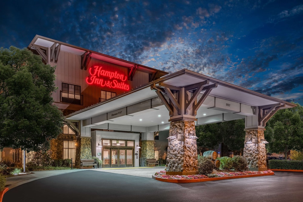 Hampton Inn & Suites Windsor Sonoma Wine Country - featured photo
