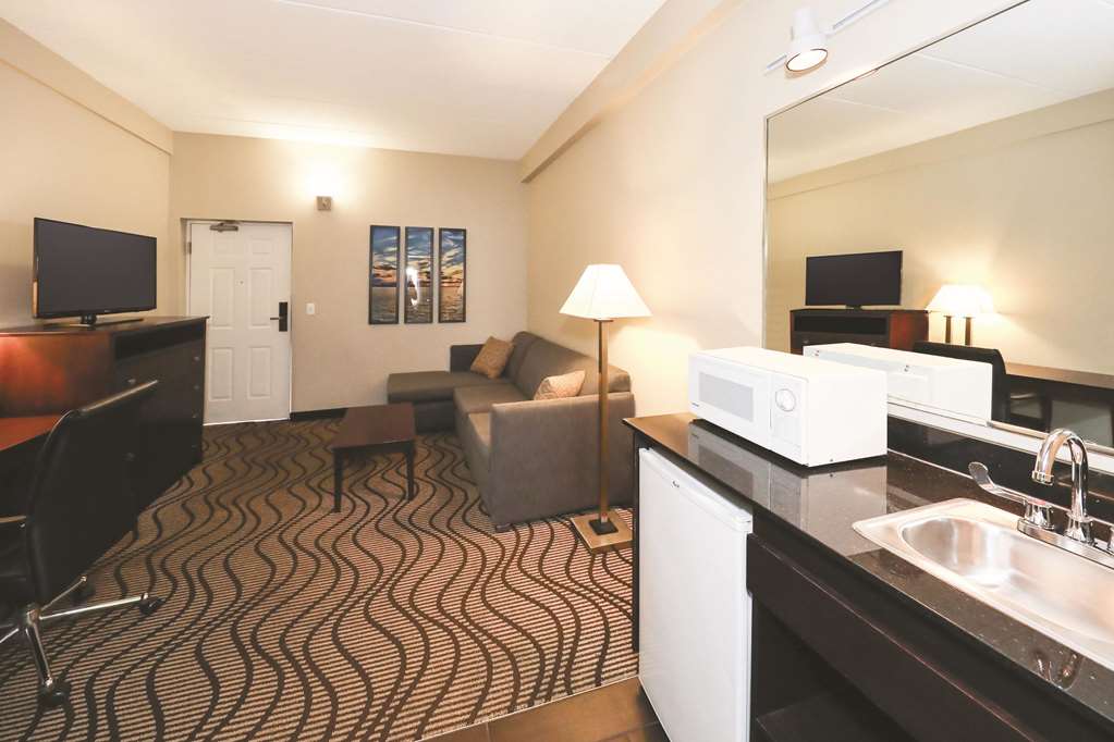La Quinta Inn by Wyndham Sandusky near Cedar Point - photo 28