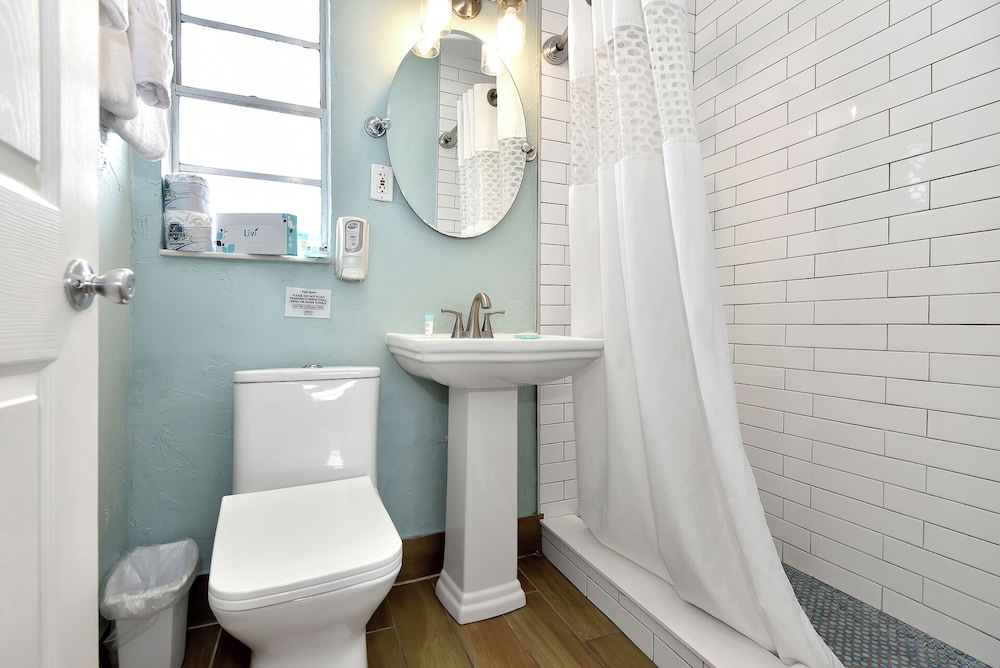 Shoreline Suites & Cabana Cottages - photo 95