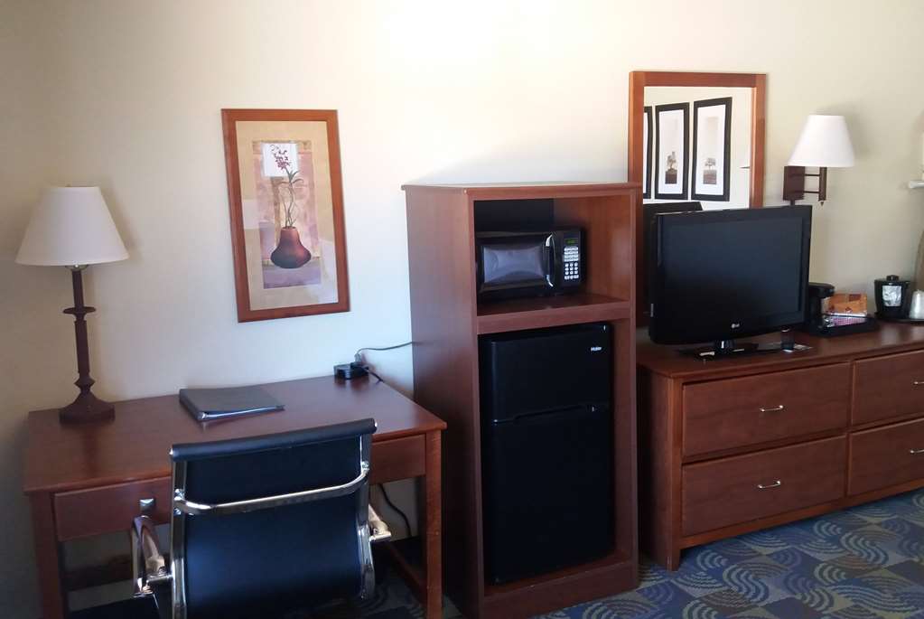 AmericInn by Wyndham Kewanee - photo 13